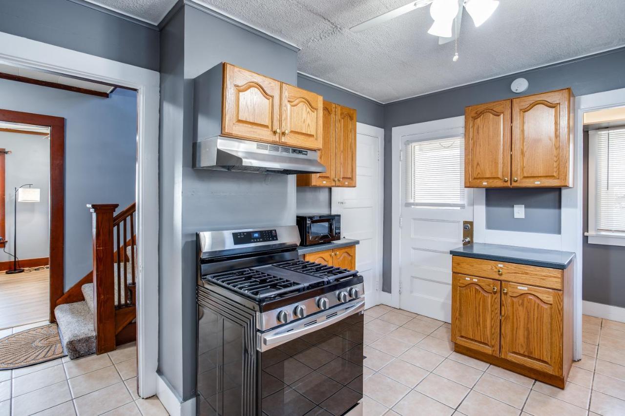 Spacious Home With In-Unit Laundry, Parking, 1Gb Wifi, & Patio Deck Ρότσεστερ Εξωτερικό φωτογραφία