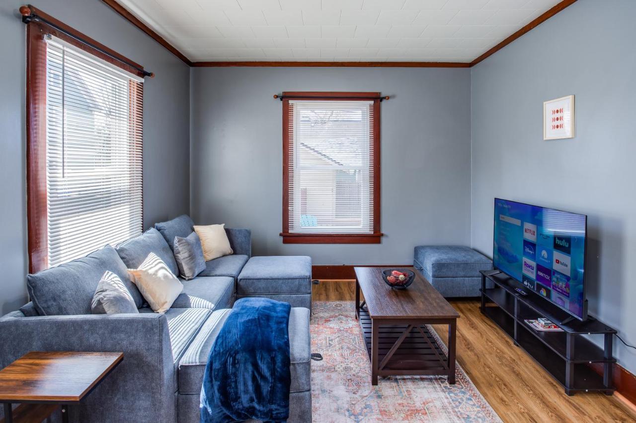 Spacious Home With In-Unit Laundry, Parking, 1Gb Wifi, & Patio Deck Ρότσεστερ Εξωτερικό φωτογραφία